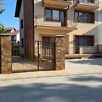 Gogemi 招待所 *